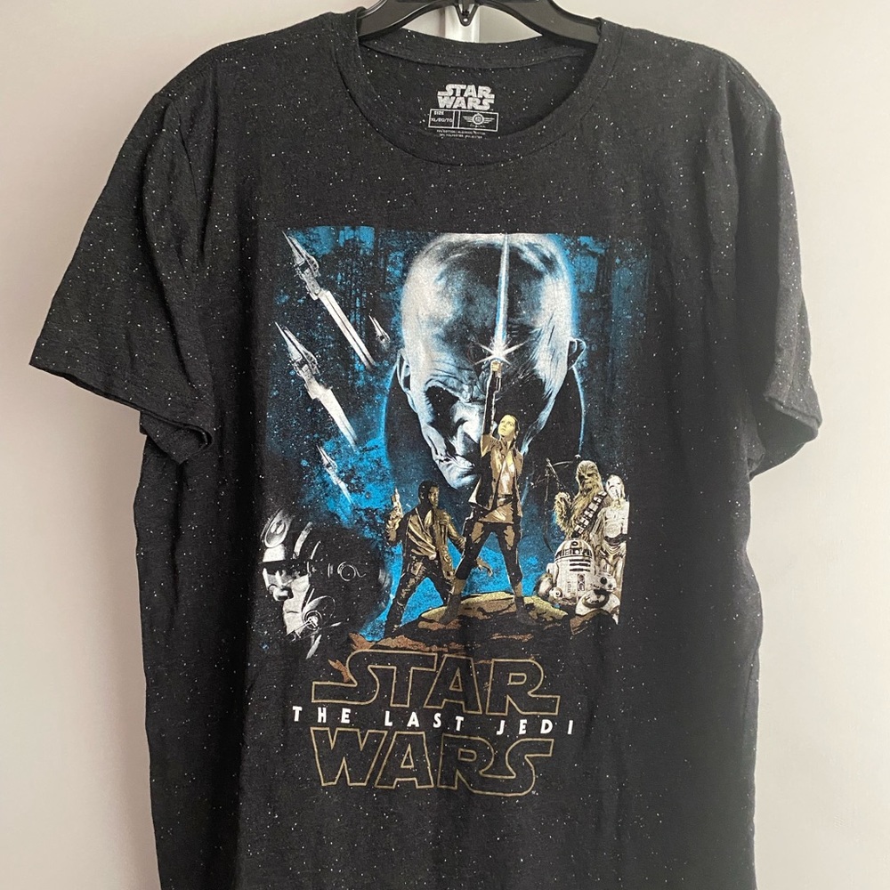 Star Wars the last Jedi  Gray Star vintage style tee